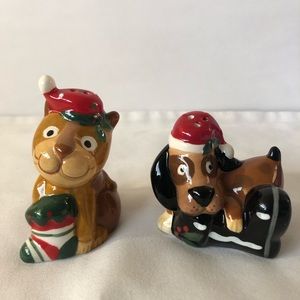 CRACKER BARREL Vintage Dog an Cat full of mischief salt and pepper shakers